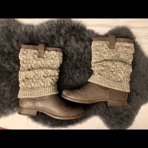 Brown/gray boots